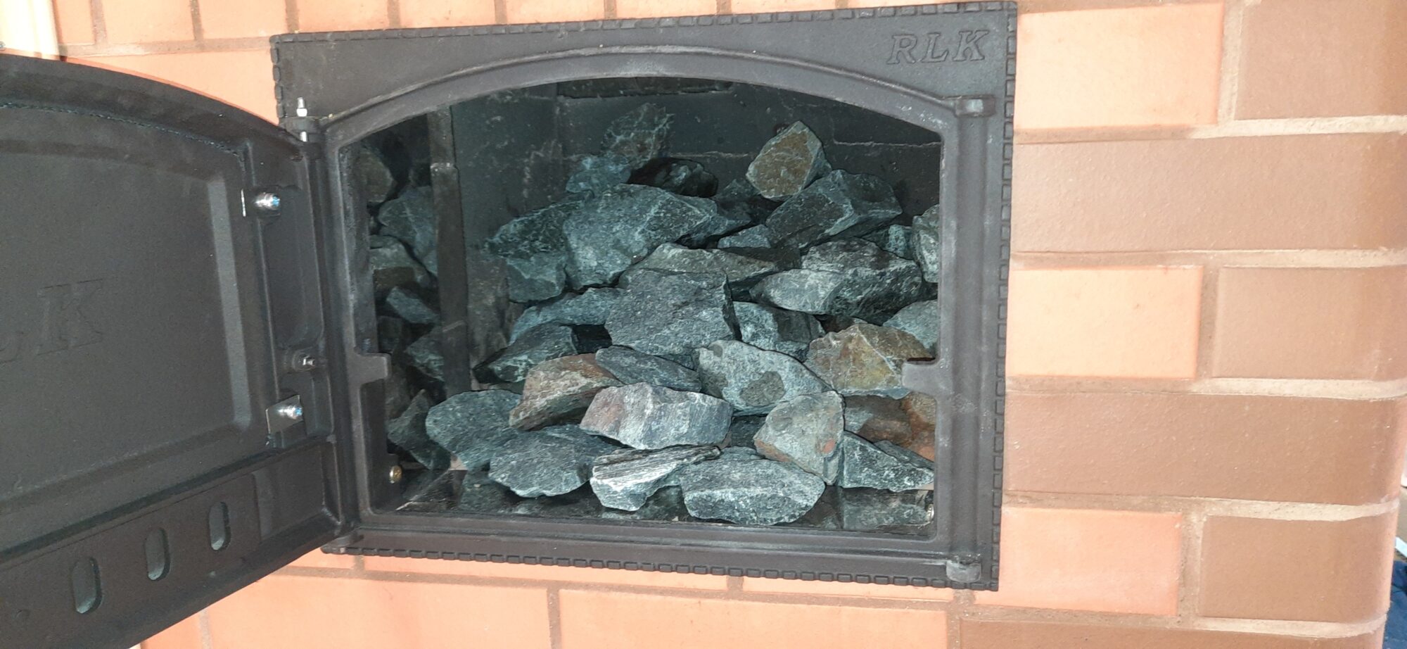 Кирпичная печь для бани. Печь-каменка прямого нагрева.